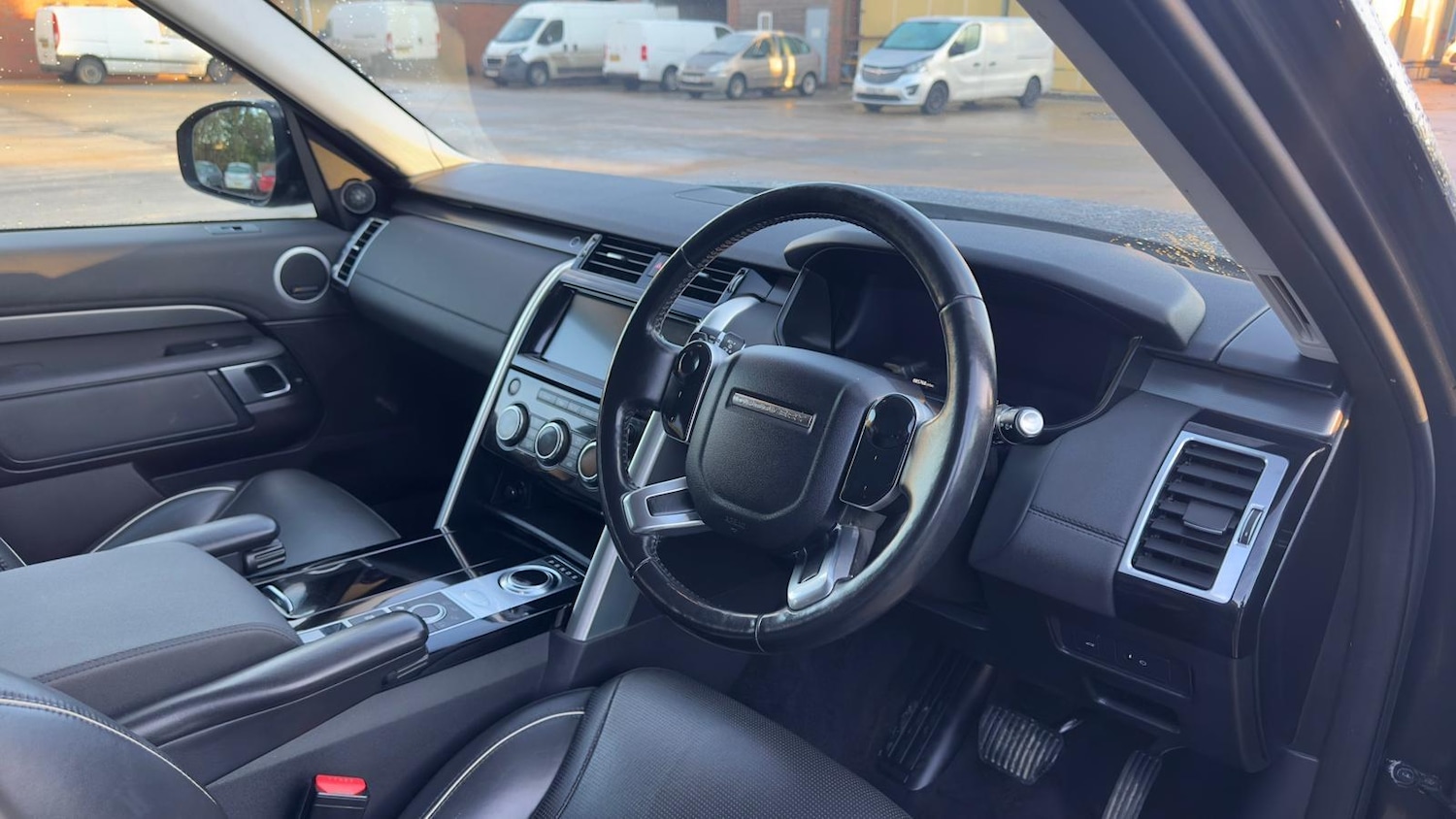 Used Land Rover Discovery 2018 for sale - 76706326: Photo 8