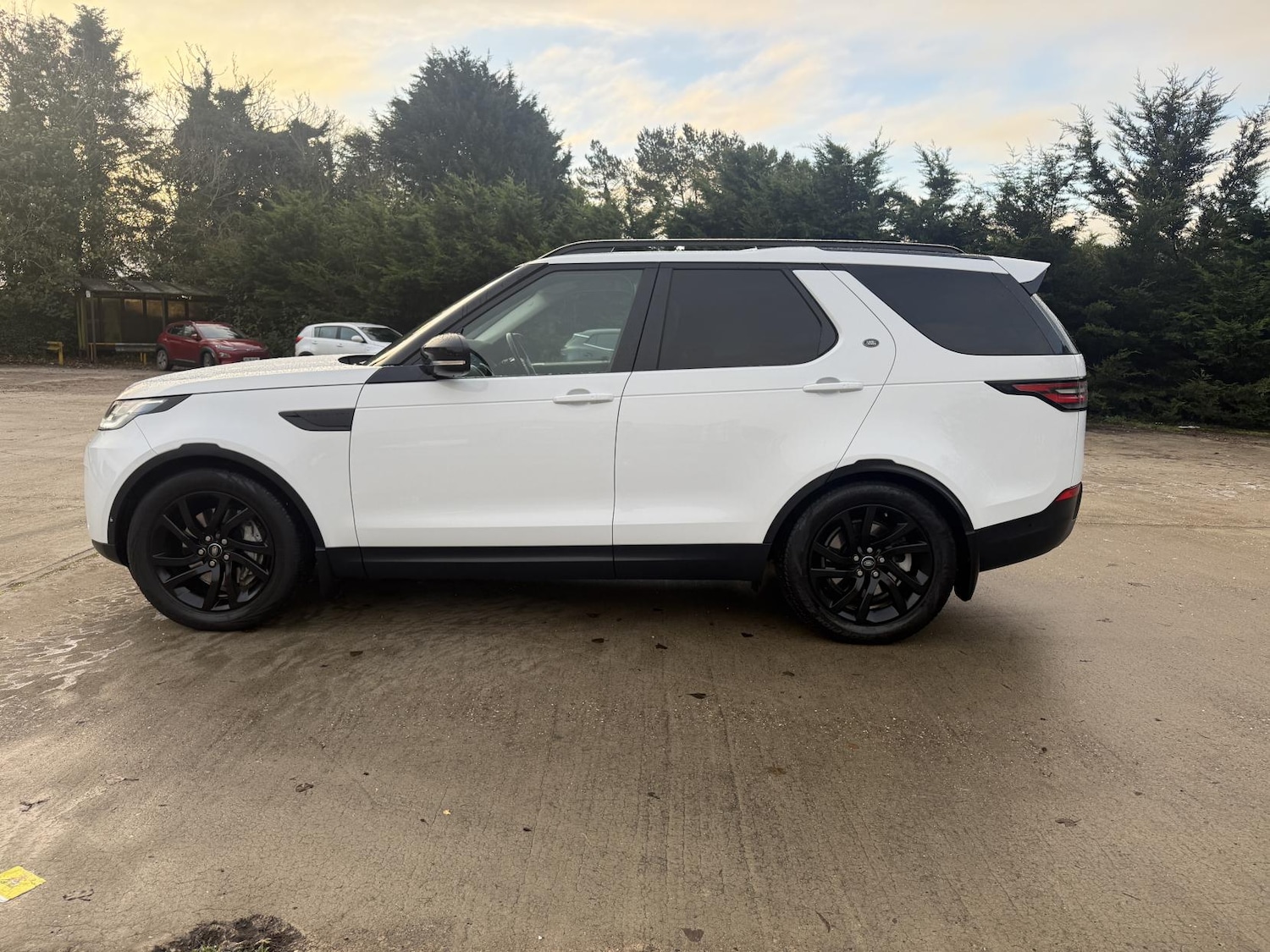 Used Land Rover Discovery 2019 for sale - 76631065: Photo 4