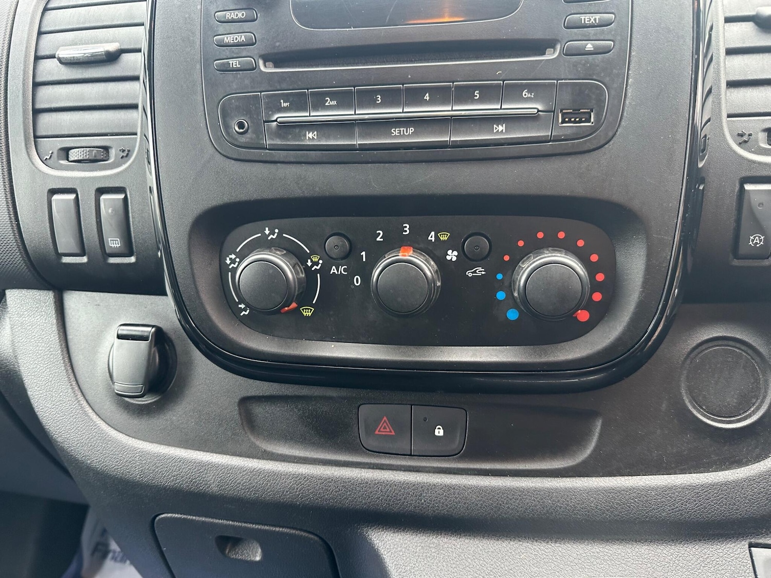 Used Vauxhall Vivaro 2017 for sale - 76714649: Photo 23