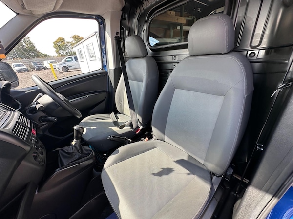Used Vauxhall Combo 2017 for sale - 75708775: Photo 16