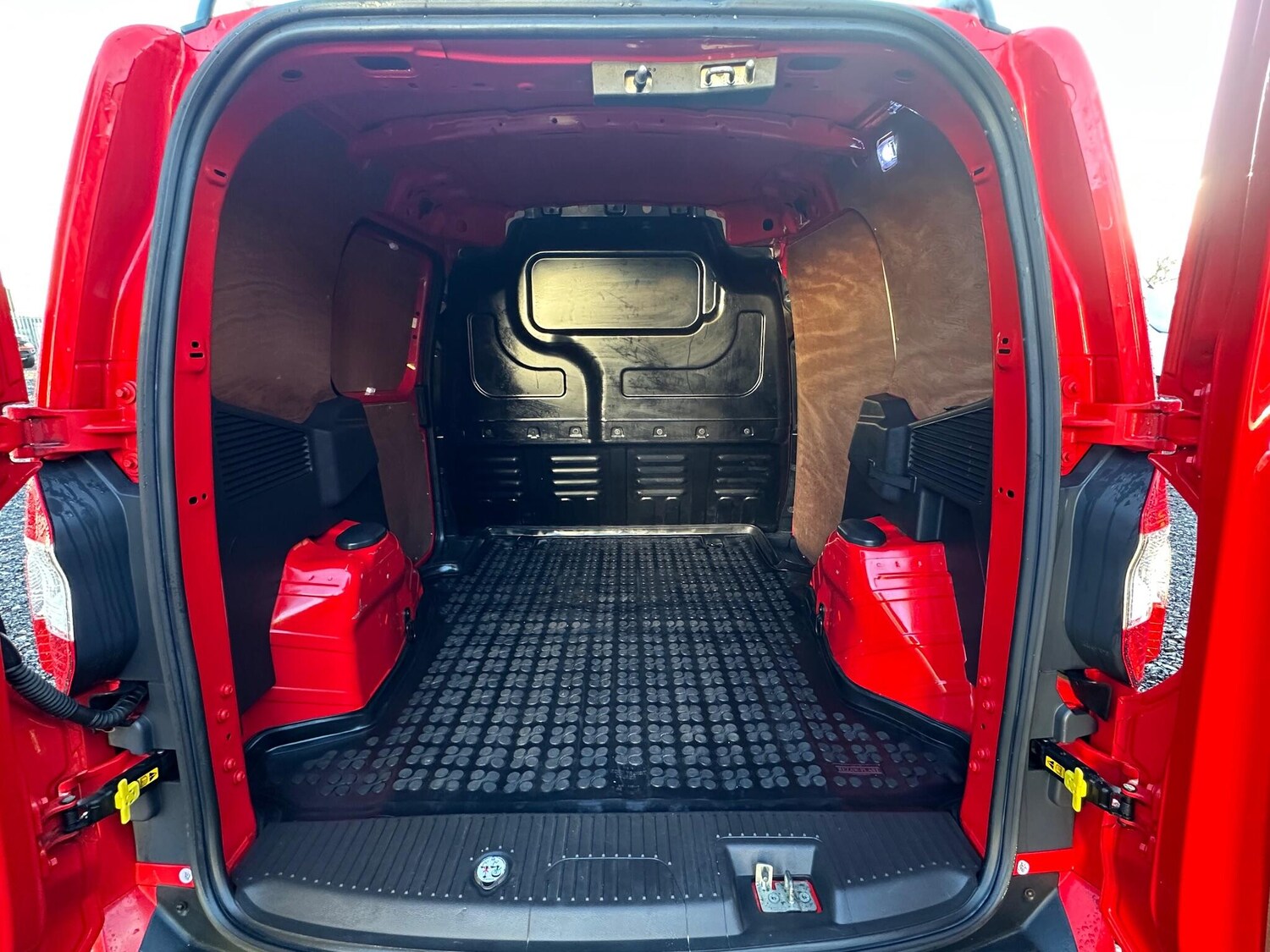 Used Ford Transit Courier 2019 for sale - 77344319: Photo 15