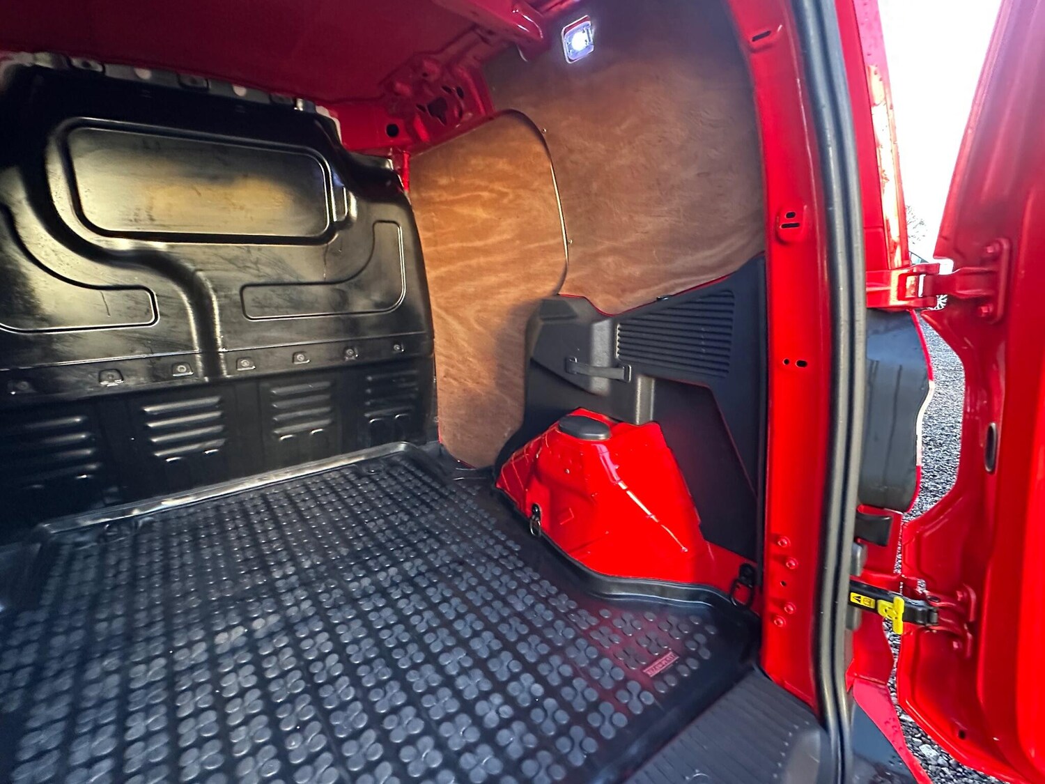 Used Ford Transit Courier 2019 for sale - 77344319: Photo 16