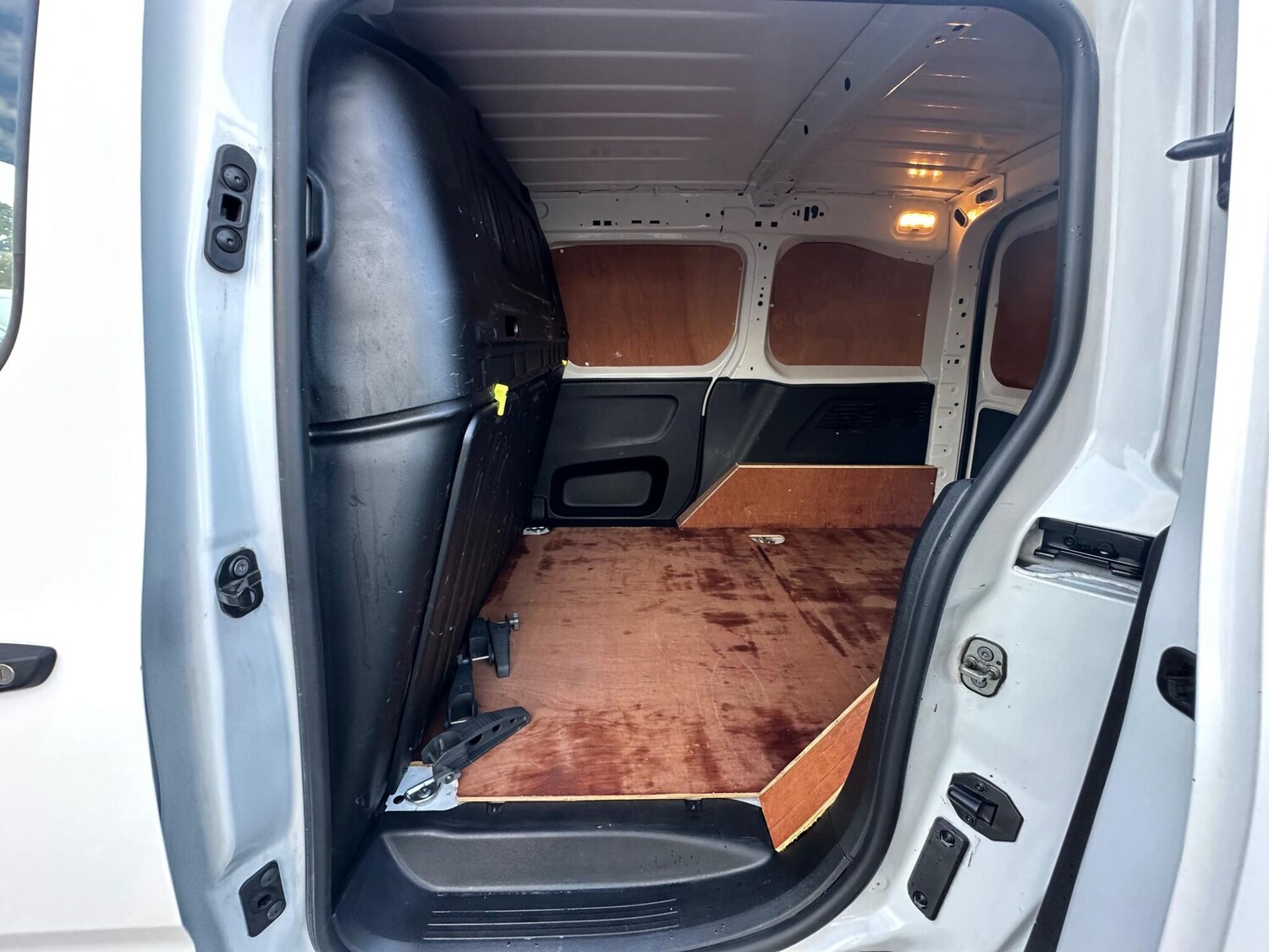 Used Peugeot Partner 2021 for sale - 76060420: Photo 16