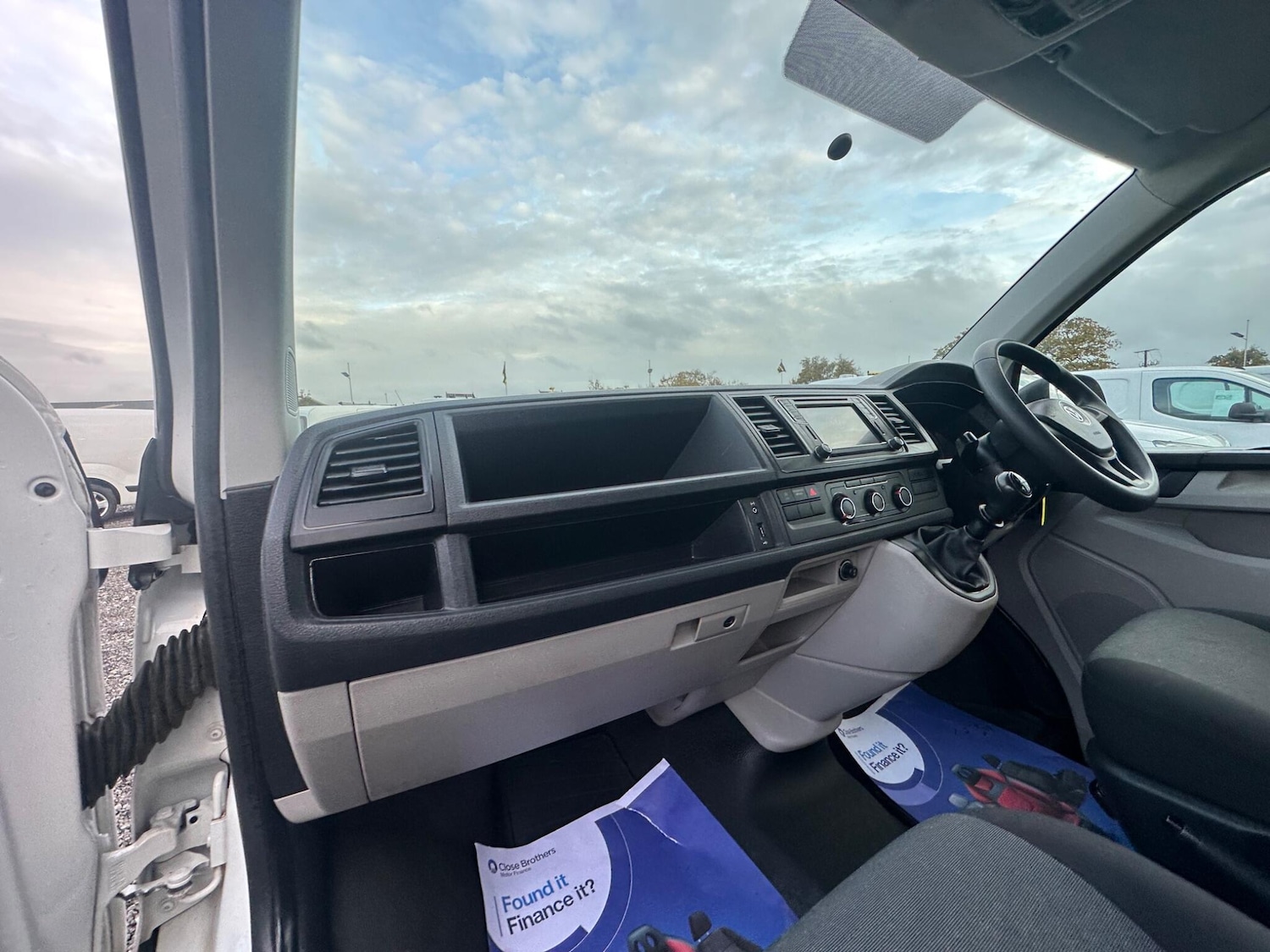 Used Volkswagen Transporter 2018 for sale - 76484773: Photo 24