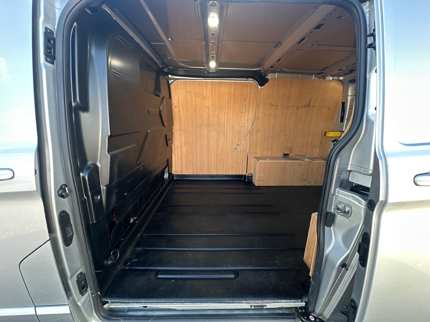 Used Ford Transit Custom 2021 for sale - 76997559: Photo 25