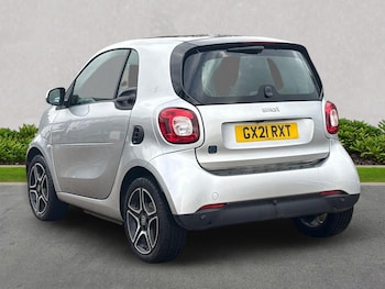 Used smart fortwo 2021 for sale - 76324640: Photo