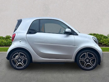 Used smart fortwo 2021 for sale - 76324640: Photo