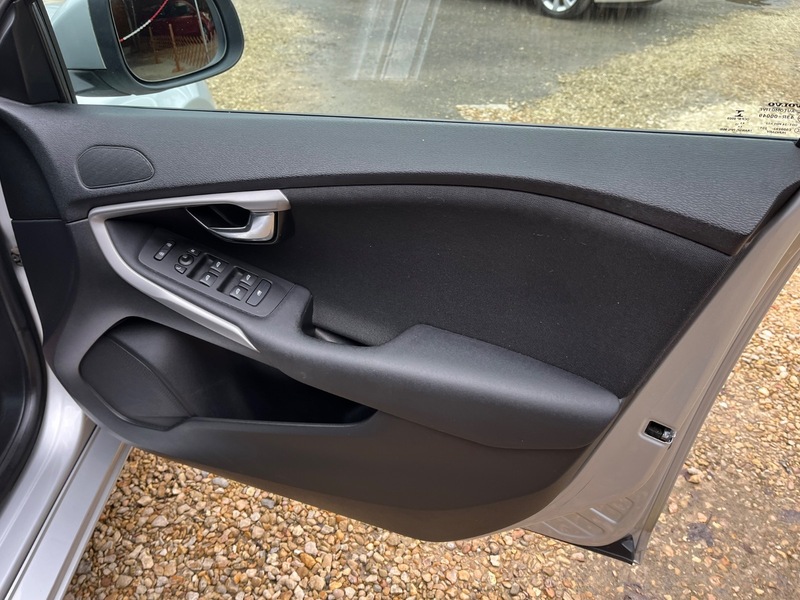 Used Volvo V40 2013 for sale - 77328833: Photo 10