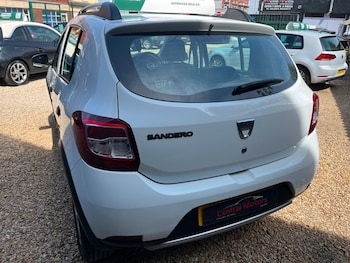 Used Dacia Sandero 2016 for sale - 79409954: Photo