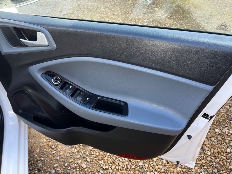 Used Hyundai i20 2015 for sale - 78102294: Photo 6