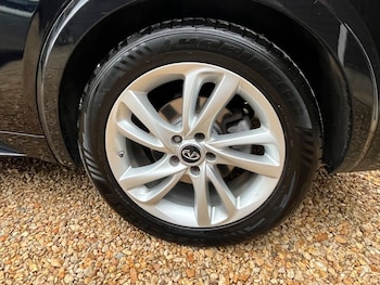 Used Infiniti Q30 2017 for sale - 78781698: Photo