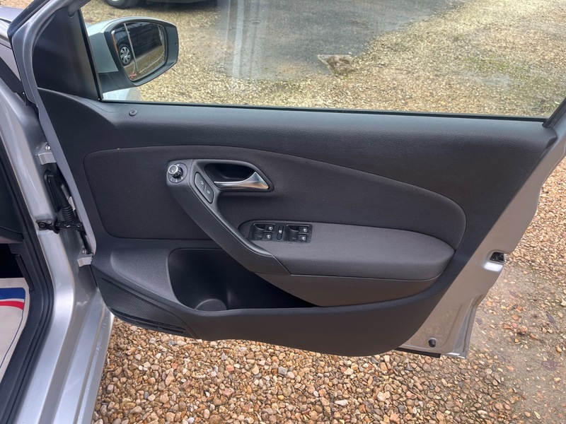 Used Volkswagen Polo 2010 for sale - 76863645: Photo 10