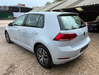Used Volkswagen Golf 2017 for sale - 78513994: Photo