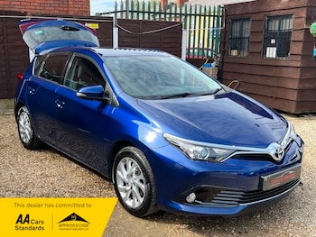 Used Toyota Auris 2015 for sale - 78102300: Photo