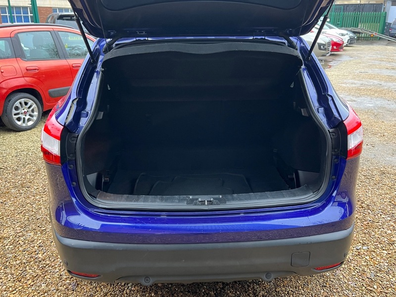 Used Nissan Qashqai 2017 for sale - 77288740: Photo 14