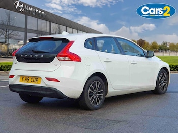 Used Volvo V40 2019 for sale - 77205651: Photo