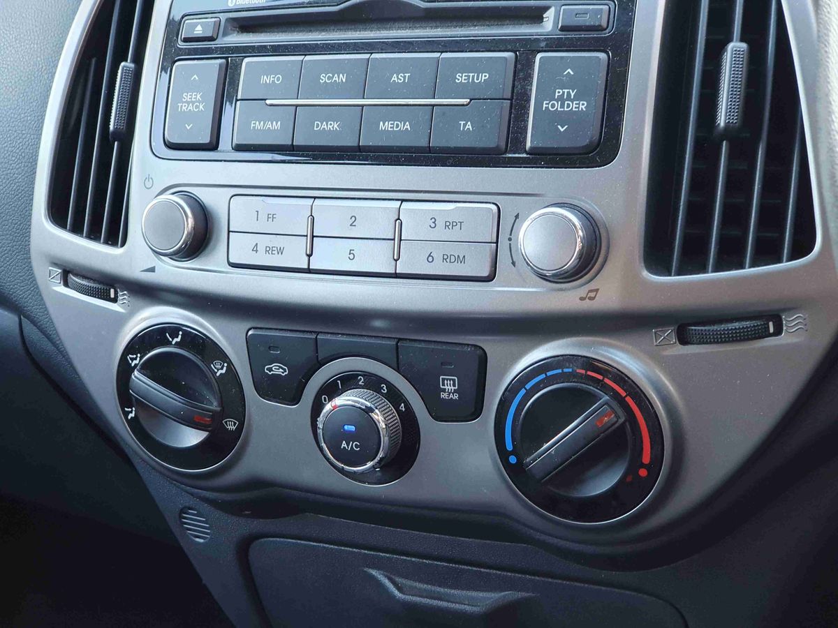 Used Hyundai i20 2014 for sale - 76901384: Photo 20