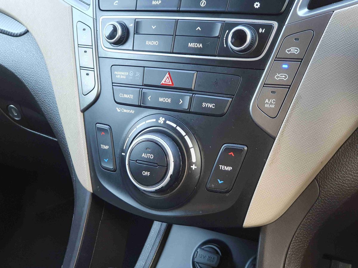 Used Hyundai Santa Fe 2017 for sale - 76696520: Photo 25