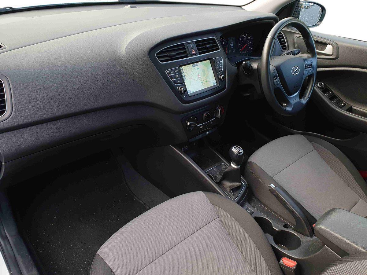 Used Hyundai i20 2020 for sale - 76372874: Photo 15