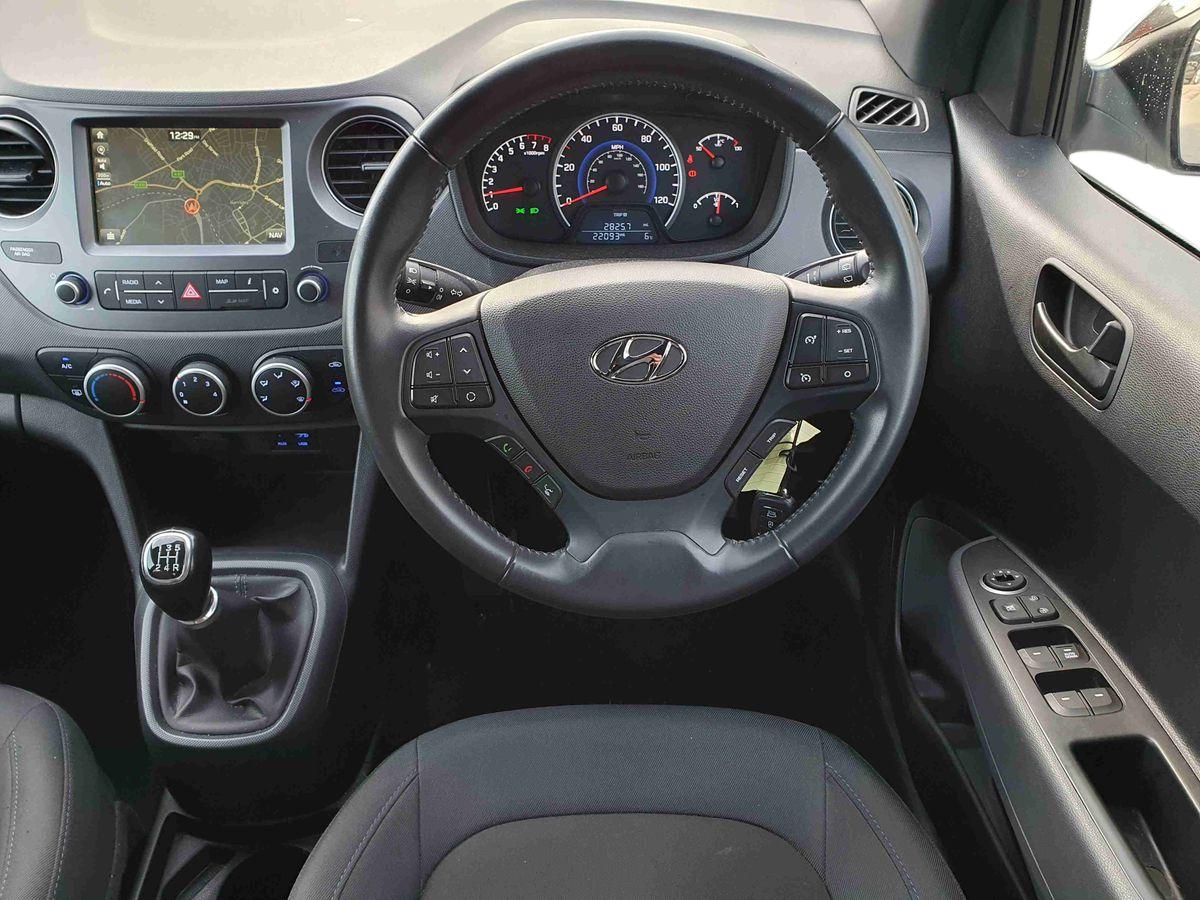 Used Hyundai i10 2018 for sale - 76717390: Photo 12