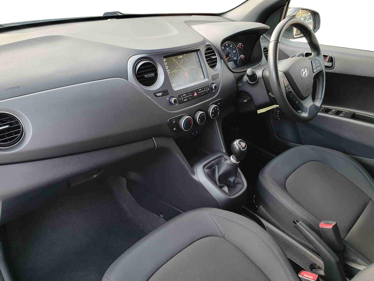 Used Hyundai i10 2018 for sale - 76717390: Photo 15