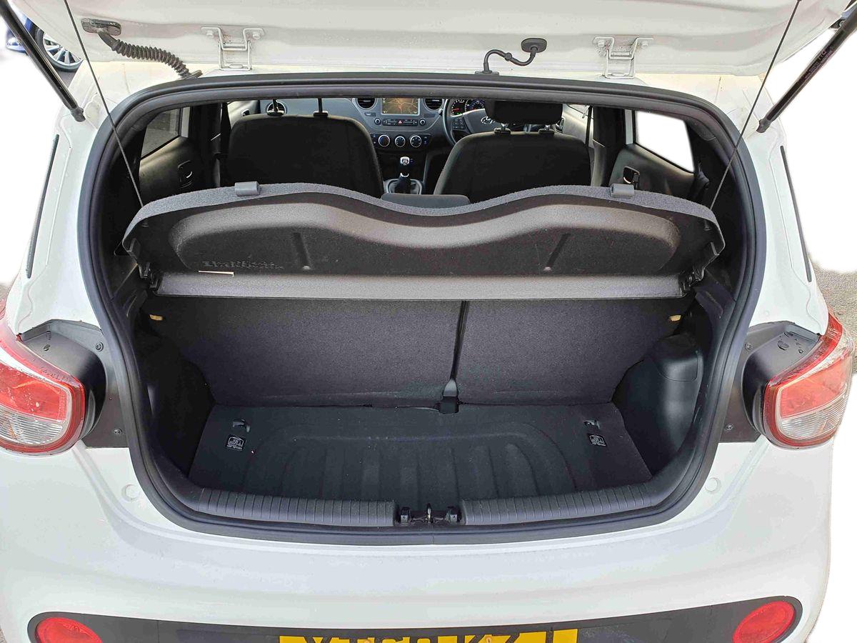 Used Hyundai i10 2018 for sale - 76717390: Photo 18