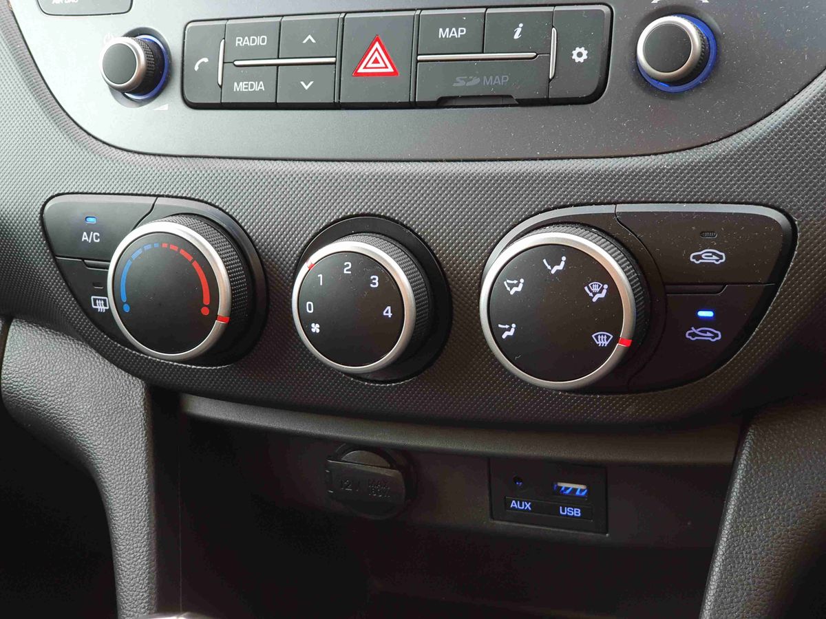 Used Hyundai i10 2018 for sale - 76717390: Photo 20