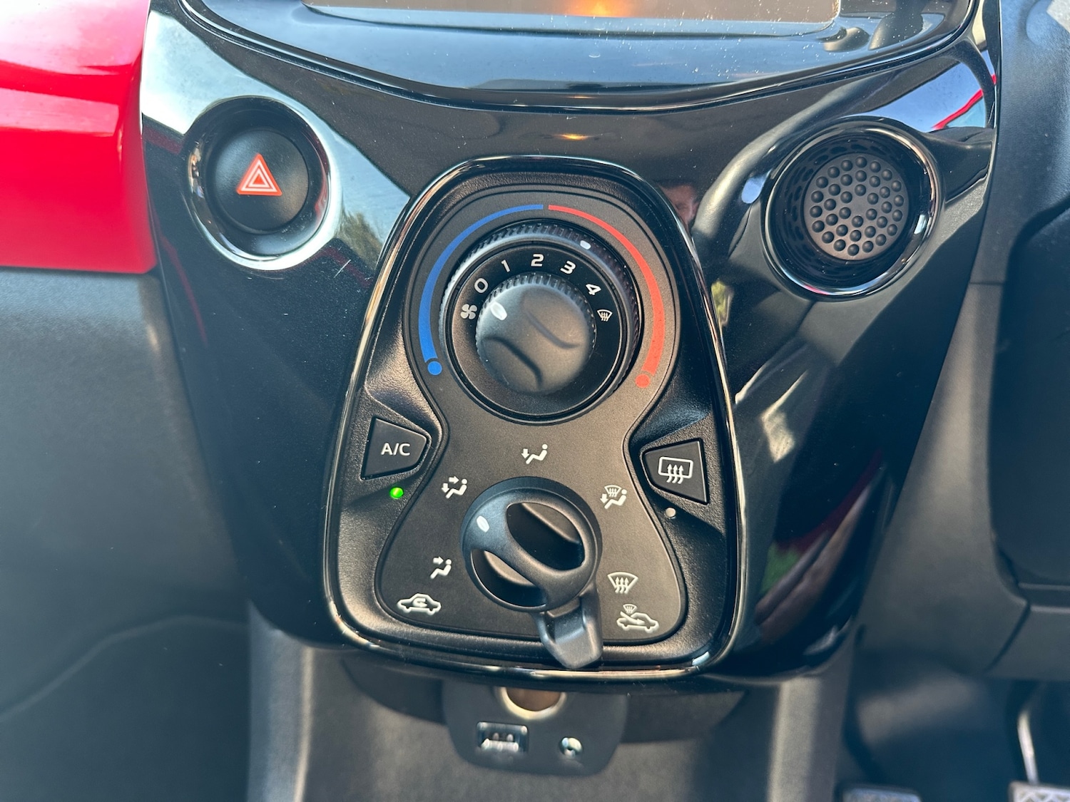 Used Toyota AYGO 2015 for sale - 76533791: Photo 25