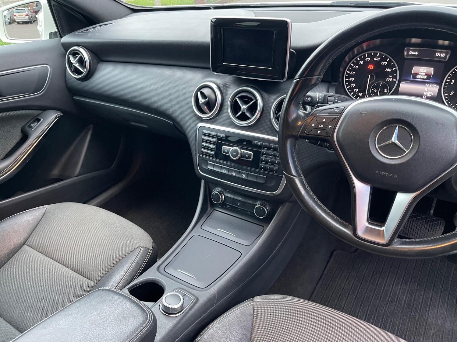 Used Mercedes-Benz A-Class 2015 for sale - 76348888: Photo 30