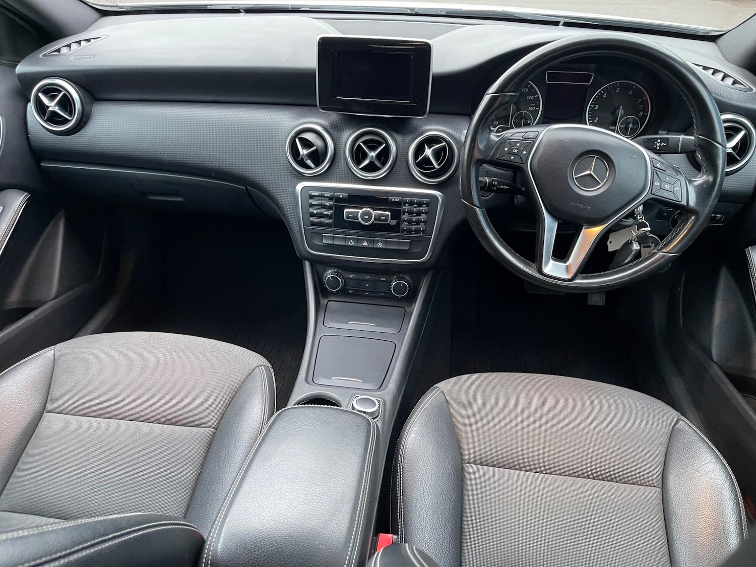 Used Mercedes-Benz A-Class 2015 for sale - 76348888: Photo 4