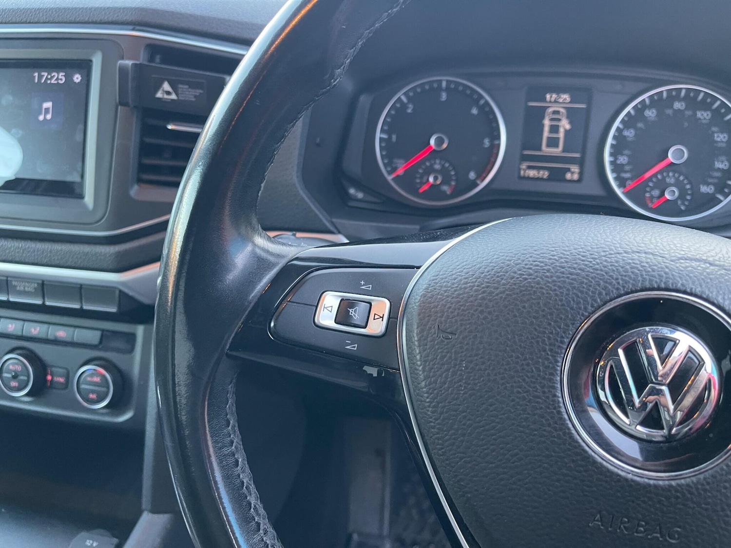 Used Volkswagen Amarok 2017 for sale - 76380639: Photo 37