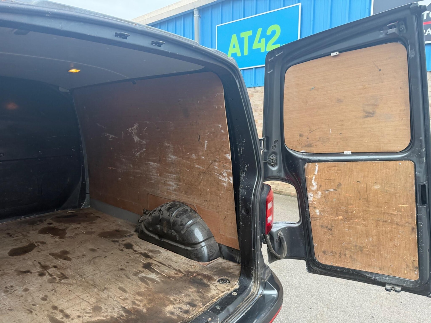 Used Volkswagen Transporter 2016 for sale - 77645912: Photo 41