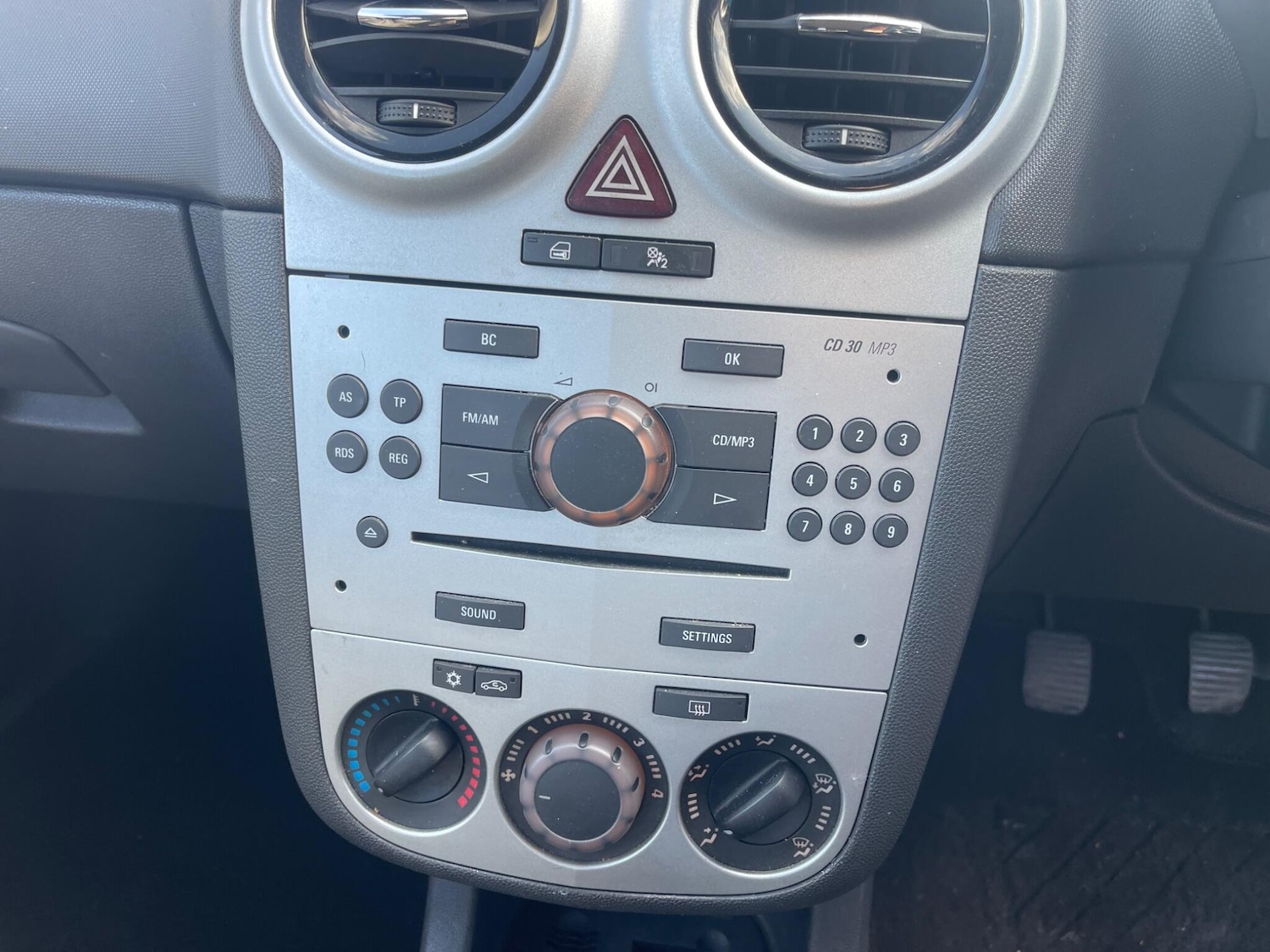 Used Vauxhall Corsa 2009 for sale - 76660355: Photo 35