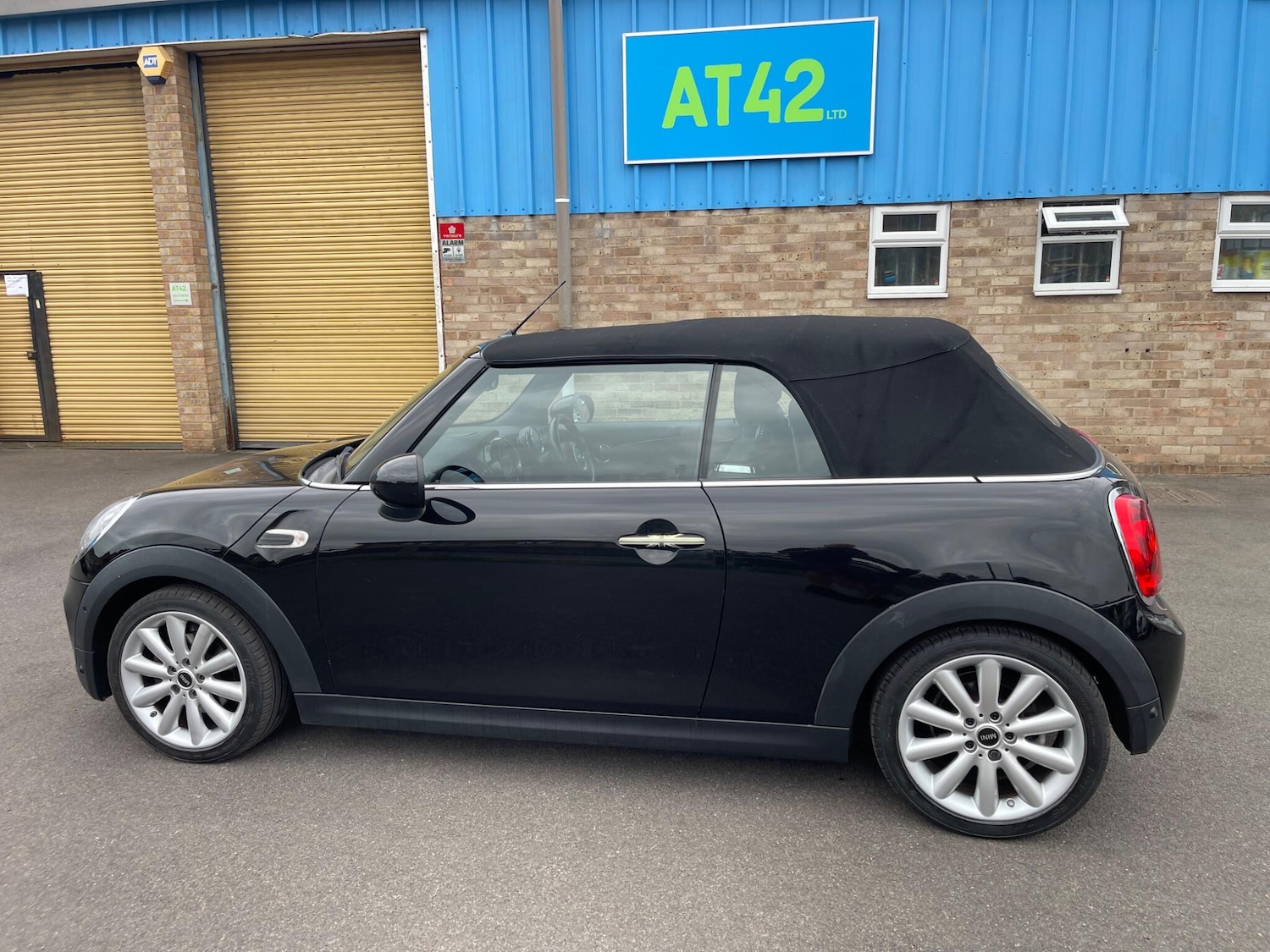 Used MINI Convertible 2016 for sale - 76660359: Photo 12