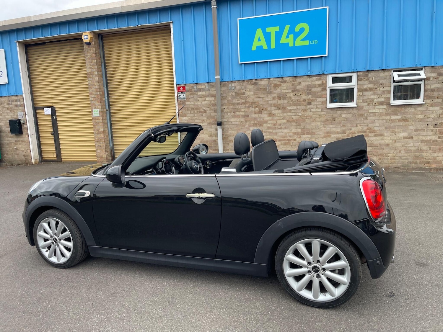 Used MINI Convertible 2016 for sale - 76660359: Photo 13