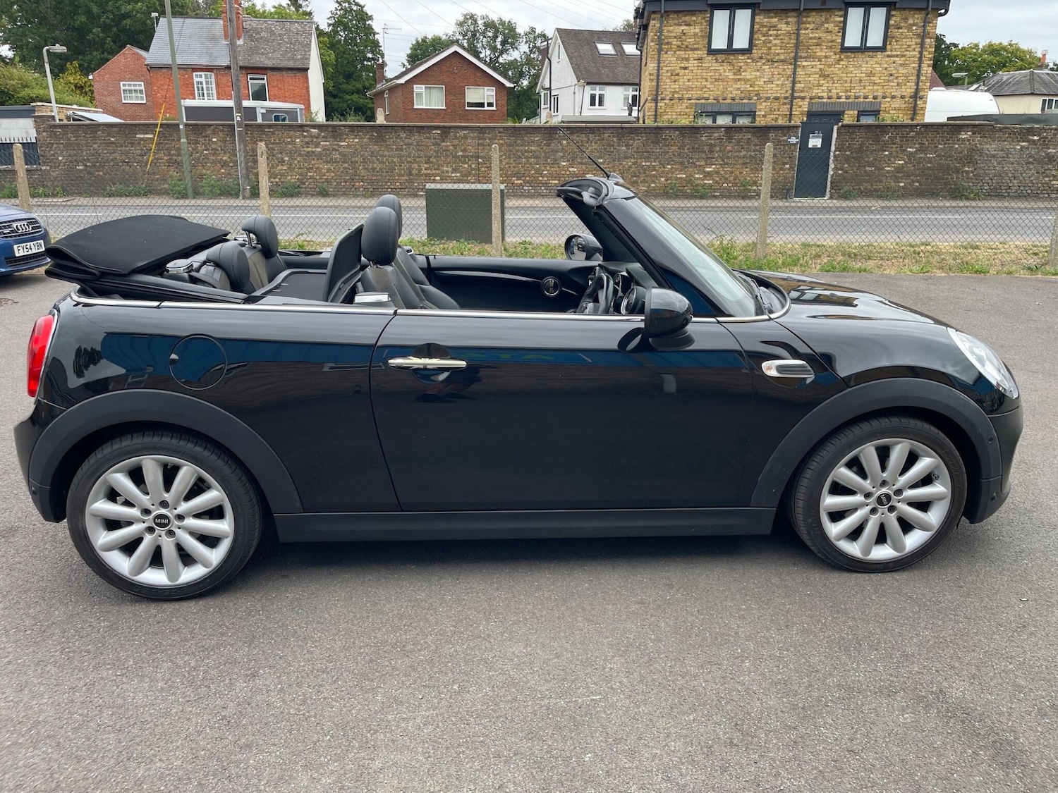 Used MINI Convertible 2016 for sale - 76660359: Photo 22