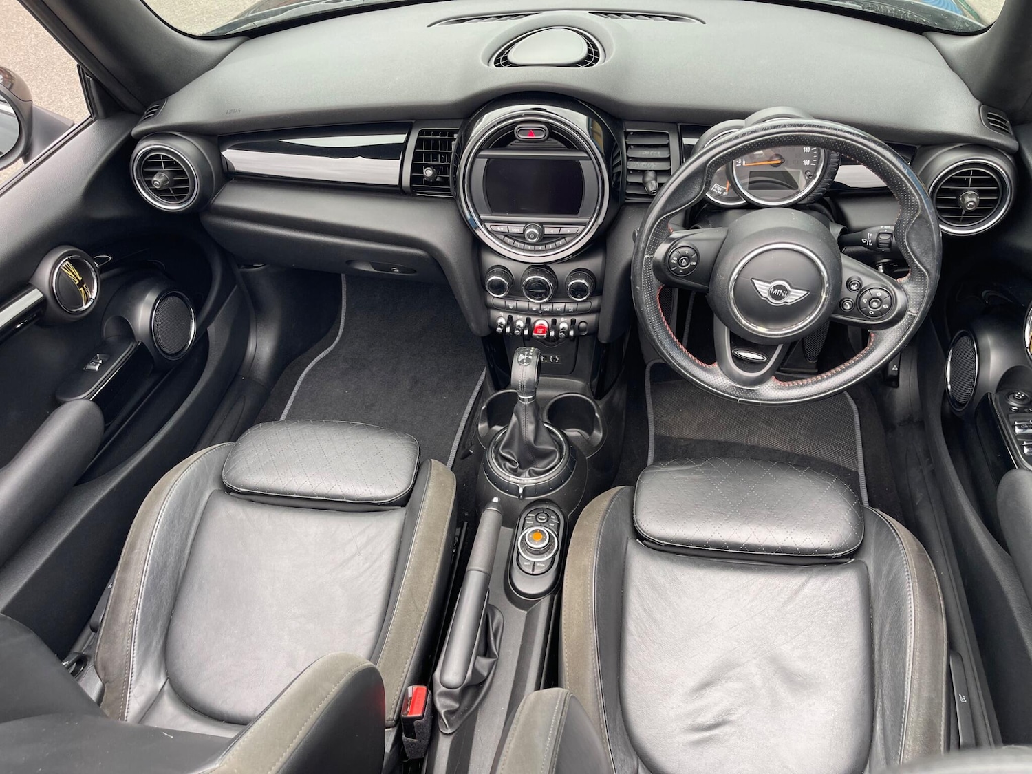 Used MINI Convertible 2016 for sale - 76660359: Photo 4