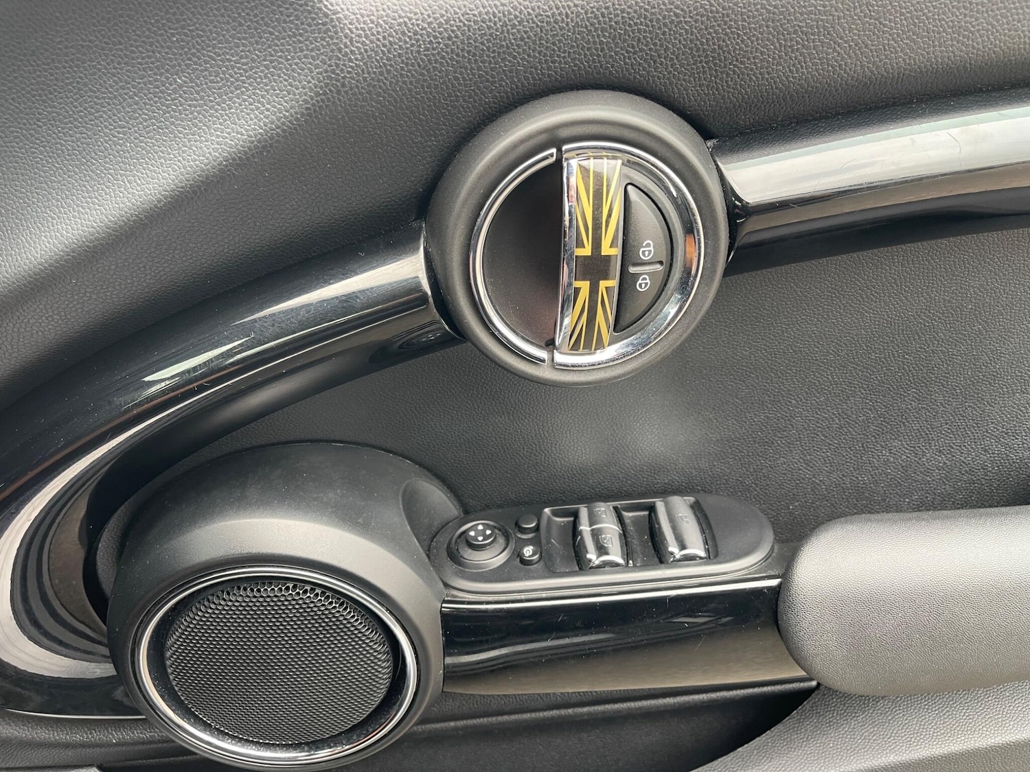 Used MINI Convertible 2016 for sale - 76660359: Photo 44