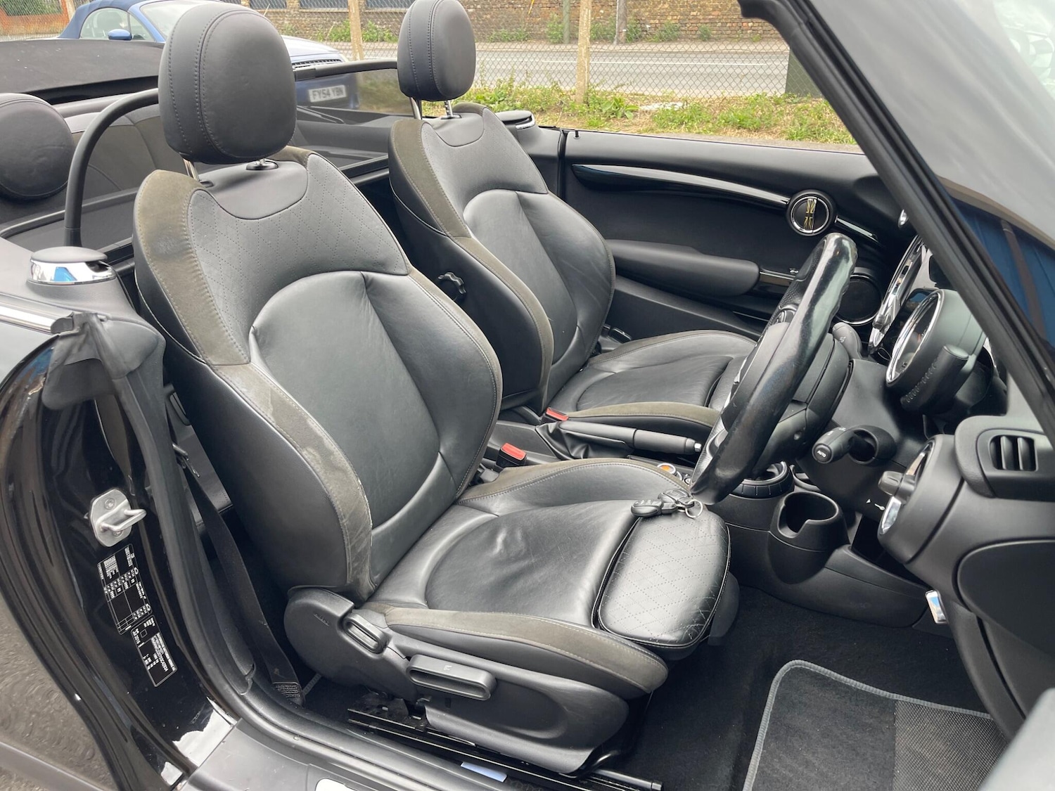 Used MINI Convertible 2016 for sale - 76660359: Photo 5