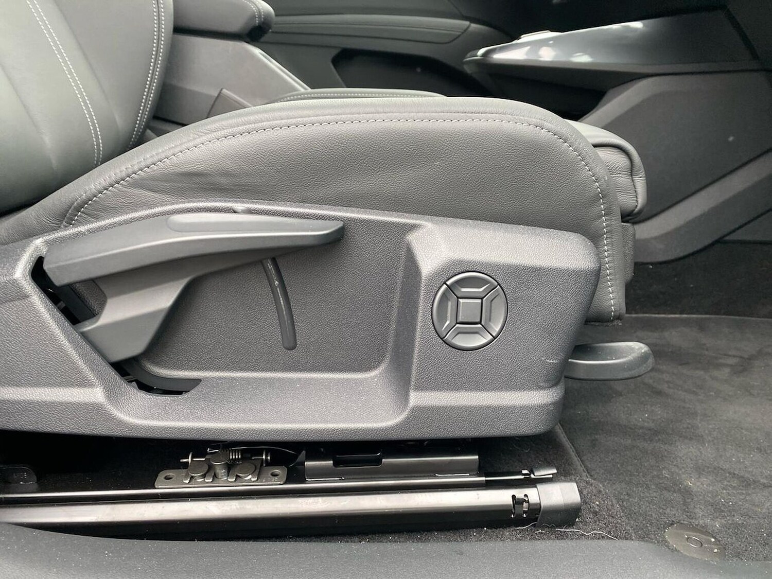 Used Audi Q4 e-tron 2025 for sale - 77019165: Photo 32