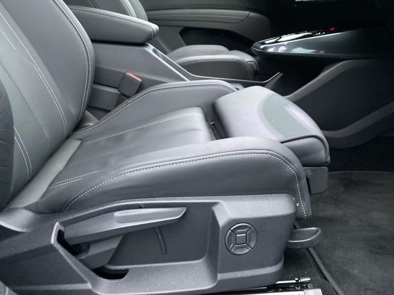 Used Audi Q4 e-tron 2025 for sale - 77019160: Photo 32