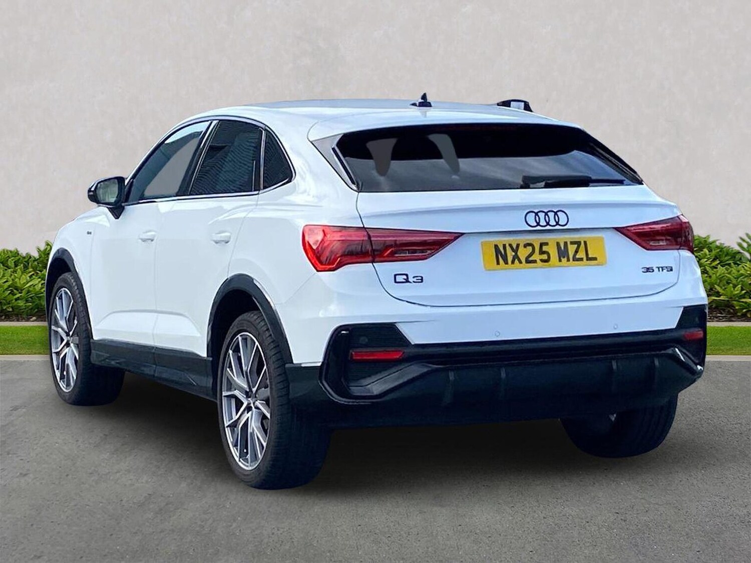Used Audi Q3 2025 for sale - 76541898: Photo 2