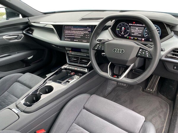 Used Audi e-tron GT 2024 for sale - 76253704: Photo 15