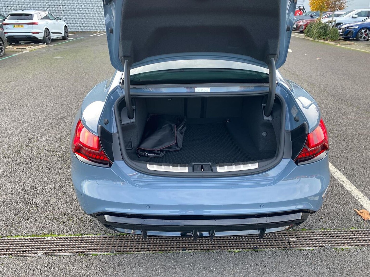 Used Audi e-tron GT 2024 for sale - 76253704: Photo 17