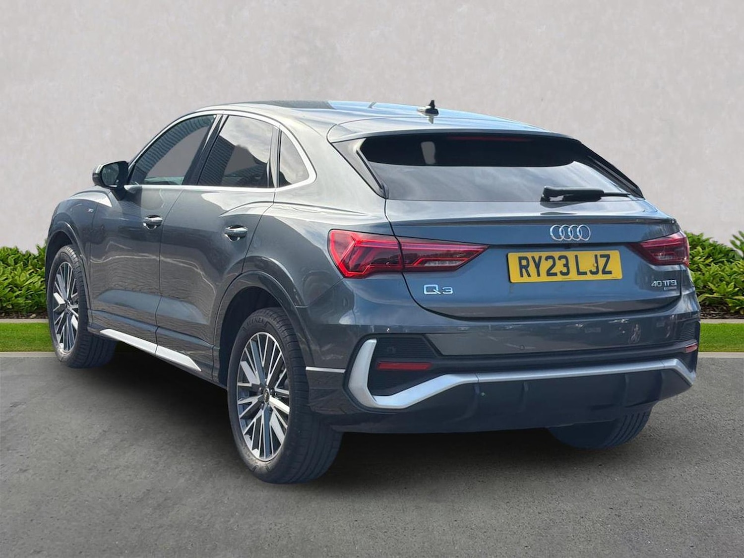 Used Audi Q3 2023 for sale - 78191135: Photo 2