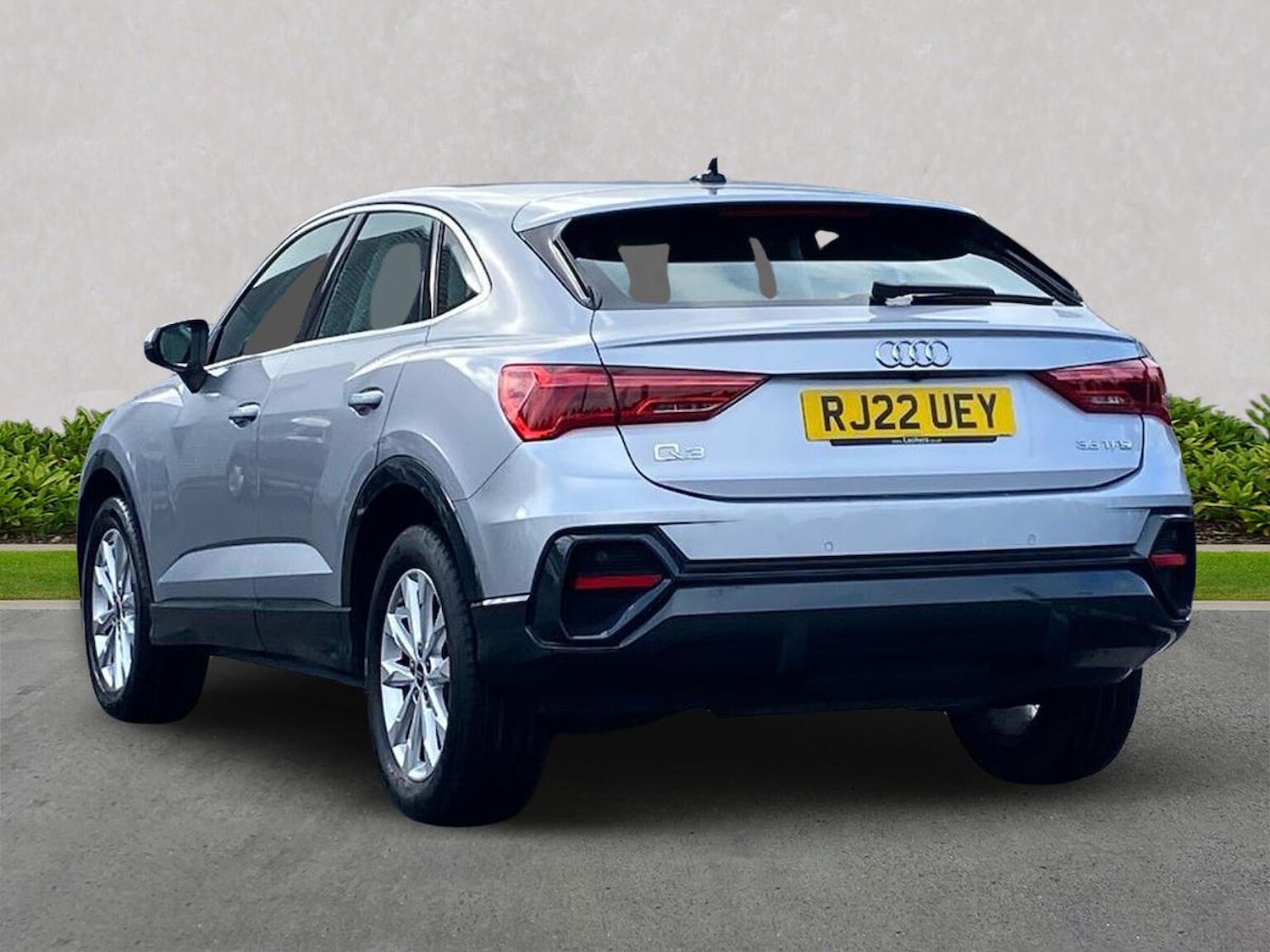 Used Audi Q3 2022 for sale - 76330026: Photo 2