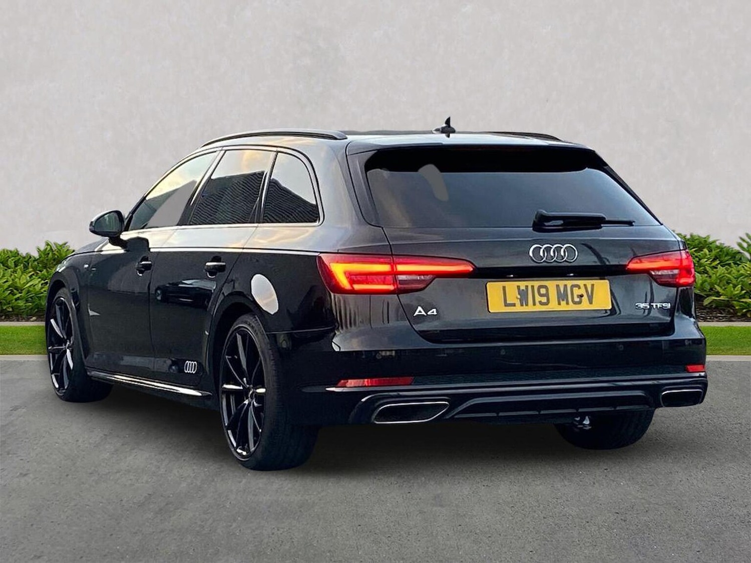 Used Audi A4 2019 for sale - 76748412: Photo 2