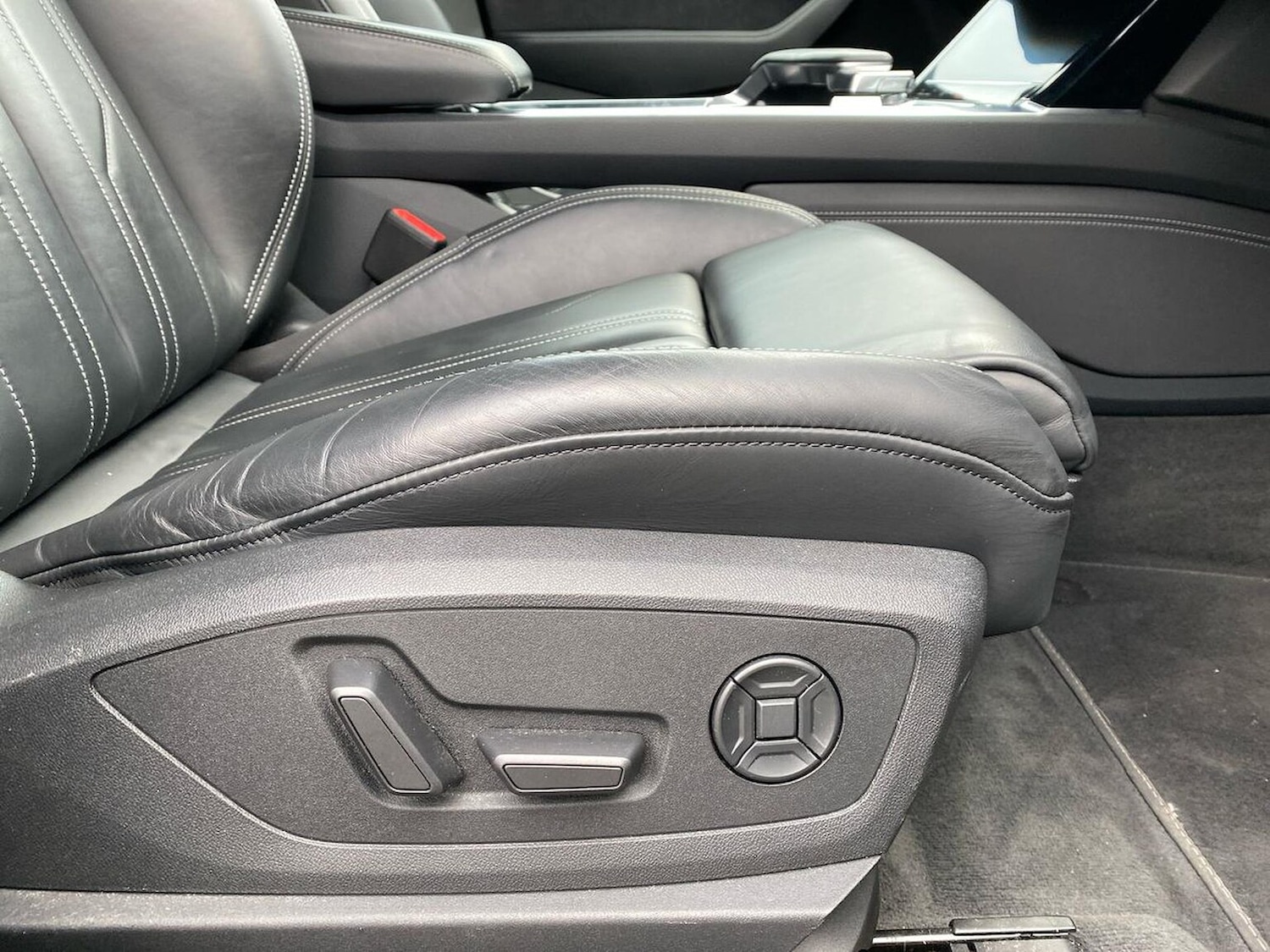 Used Audi Q8 2023 for sale - 77729949: Photo 30