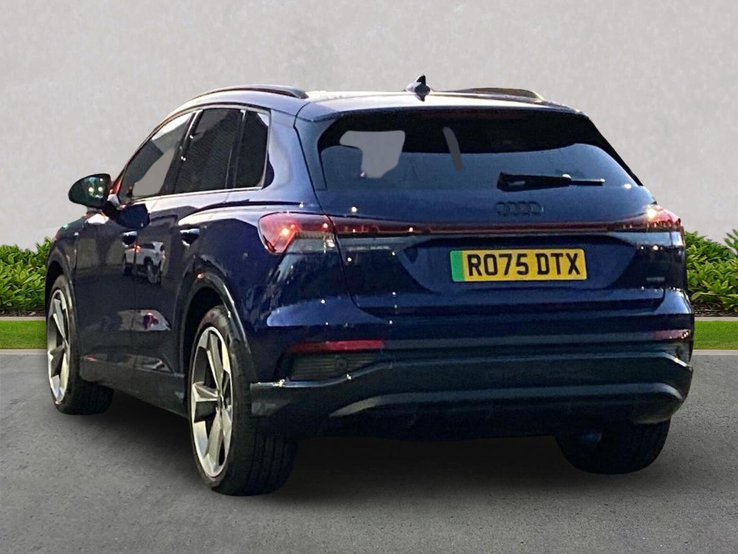 Used Audi Q4 e-tron 2025 for sale - 76600086: Photo 2