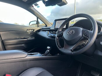 Used Toyota C-HR 2023 for sale - 77213638: Photo